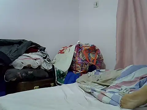 prettybeee online show from April 12, 7:49 pm