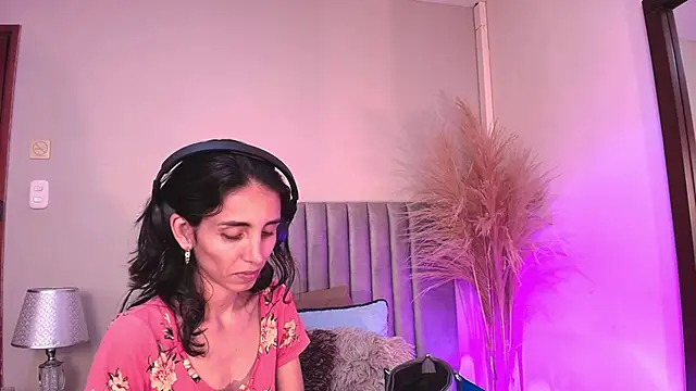 Nina Cavaali online show from September 8, 6:18 pm