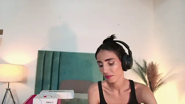 Nina Cavaali online show from September 23, 6:28 pm