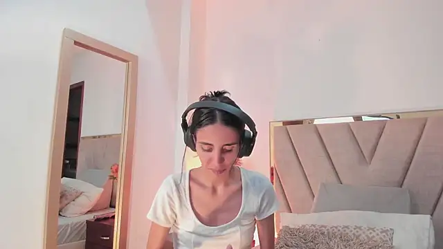 Nina Cavaali online show from October 6, 6:23 pm