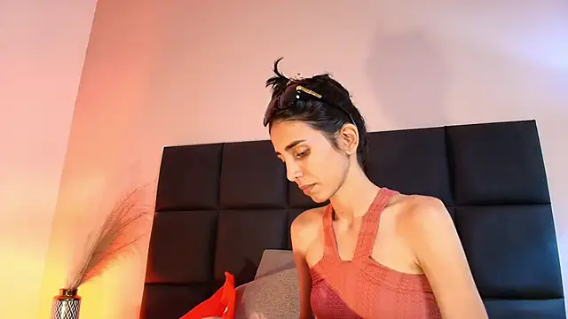 Nina Cavaali online show from September 15, 6:37 pm