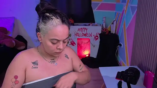 Cuttiealice online show from October 31, 8:02 pm