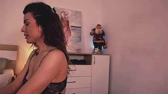 Misslullu online show from December 5, 2:51 pm