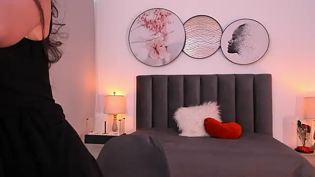 SaharaGarcia   online show from February 18, 8:08 pm