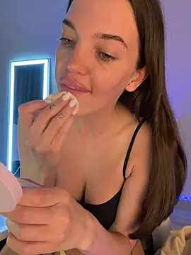 julia fly online show from April 7, 6:15 am