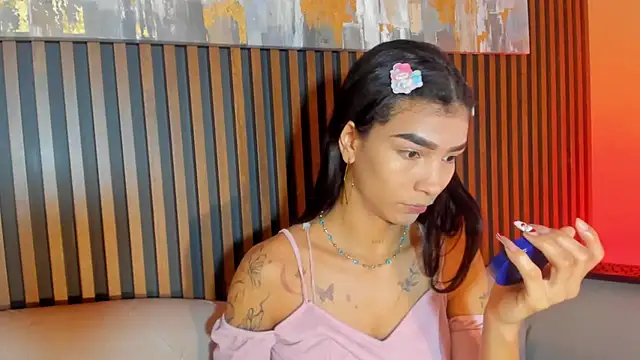 LauraAristizabal online show from December 22, 1:14 pm