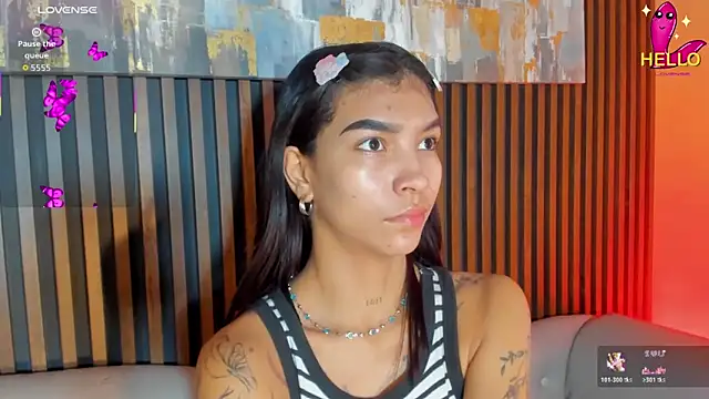 LauraAristizabal online show from December 19, 1:03 pm