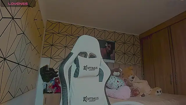 vane lopez  online show from October 4, 7:51 pm