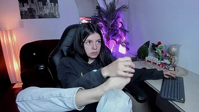 Meghan320 online show from December 15, 11:48 am