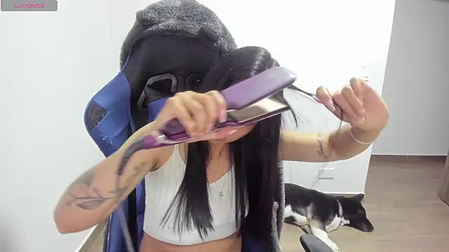 Emily Nicole online show from November 5, 12:27 am