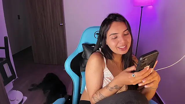 Emily Nicole online show from March 16, 2:47 am