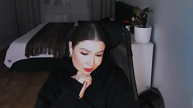 Eva Chris online show from September 30, 5:07 pm