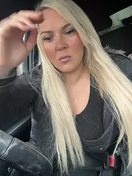 Bustyblondebabe32 online show from February 5, 1:14 pm