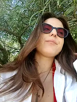 Snapshot of dolcehelena993 chatting on October 9, 8:40 am dolcehelena993 online show from October 9, 8:40 am