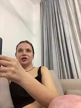 lovebellagrey online show from February 6, 4:10 pm