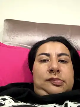 Abril Luv online show from January 6, 12:03 am