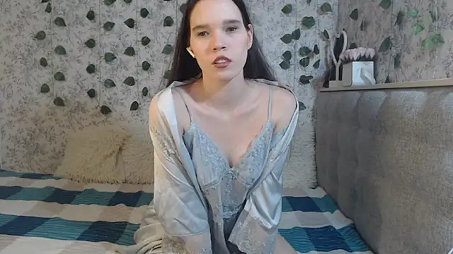 Snapshot of Nicole-Petite chatting on October 2, 3:50 pm Nicole-Petite online show from October 2, 3:50 pm