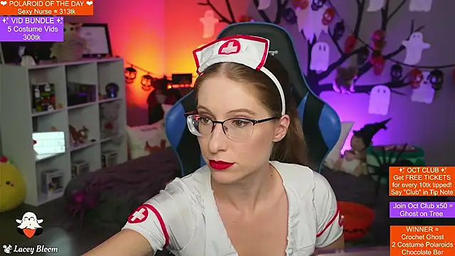 TheLaceyBloom online show from October 28, 1:33 am