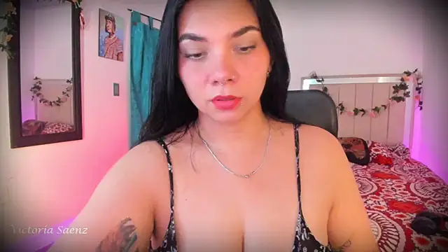 victoriaasaenz  online show from February 7, 12:47 am