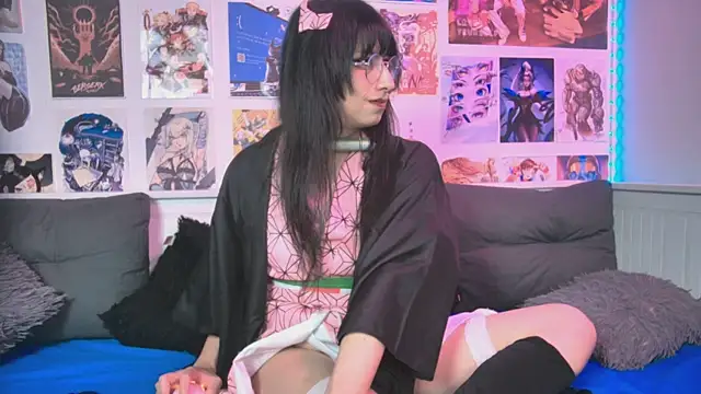 snowblack  online show from September 24, 5:34 pm