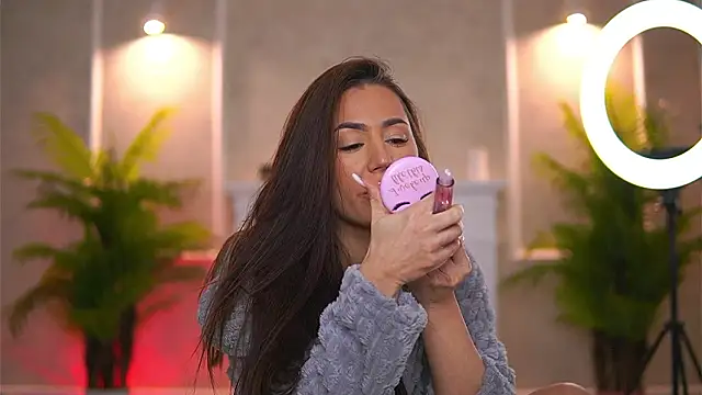 Abbela White online show from February 2, 7:18 am