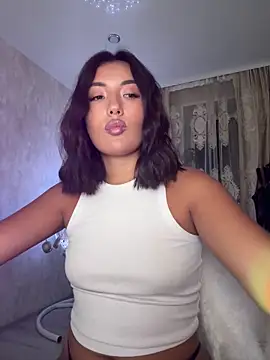 lily  foster online show from April 21, 6:26 pm