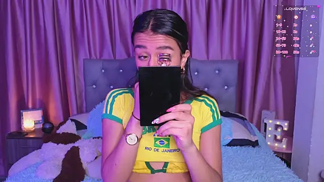 Emiily Scott1 online show from November 29, 10:58 pm