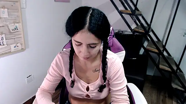 samantha baby  online show from January 17, 9:00 pm