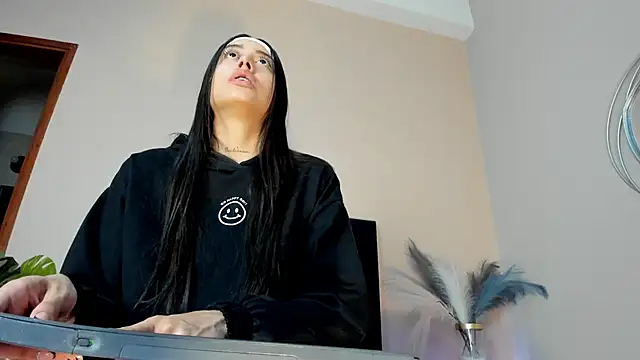 NoraDasilva online show from November 13, 12:31 am