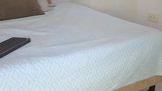 KeryHillson online show from November 7, 1:28 pm