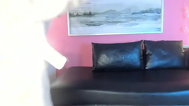 Tiffanysurez  online show from October 15, 8:11 pm