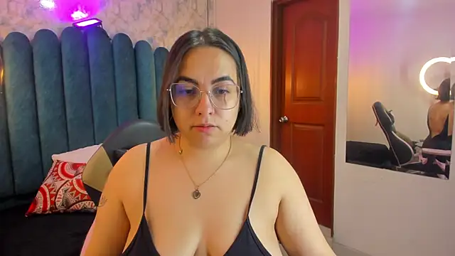 nalalye cruzz  online show from April 8, 2:35 am