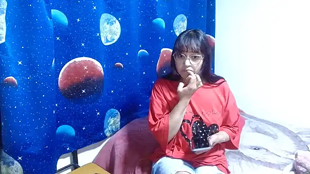 clarisse69 online show from April 4, 11:58 pm