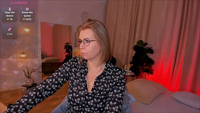 Annie Light online show from April 9, 6:52 am