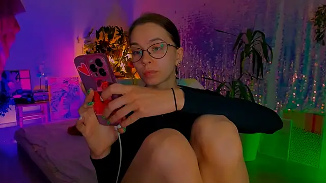 poli   online show from February 18, 5:23 pm