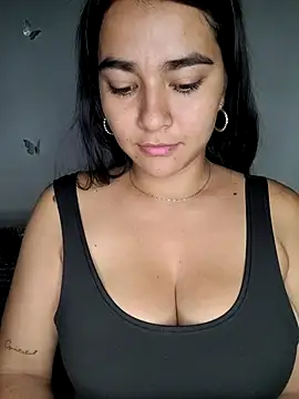 Snapshot of alison_villalobo chatting on October 1, 1:43 am alison villalobo online show from October 1, 1:43 am