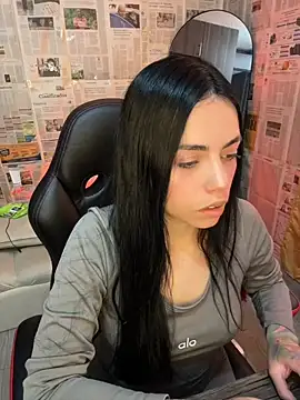 i am nina  online show from April 16, 9:39 pm