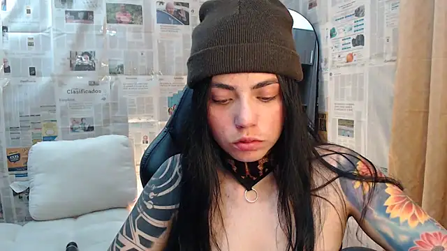 Snapshot of i_am_nina_ chatting on October 7, 12:15 am i am nina online show from October 7, 12:15 am