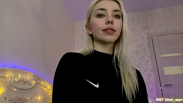 LillyMoure  online show from February 3, 6:22 am