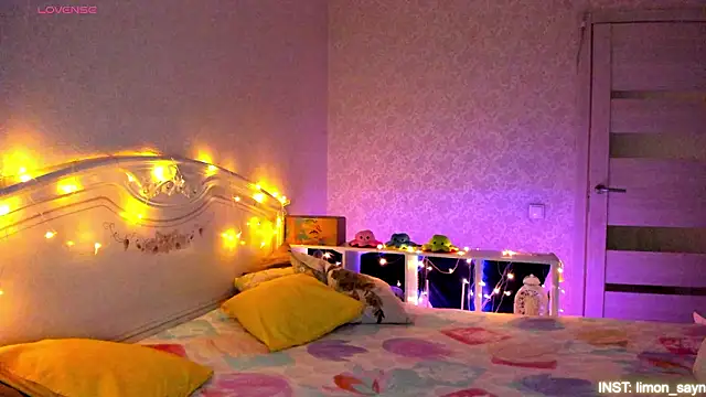 LillyMoure  online show from March 3, 11:11 pm