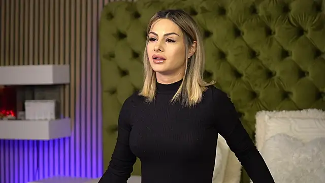 TiffanyMaze online show from September 29, 6:07 am