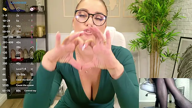 SelineSole online show from October 3, 4:34 pm