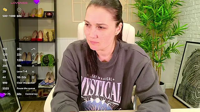 SelineSole online show from March 26, 4:09 pm