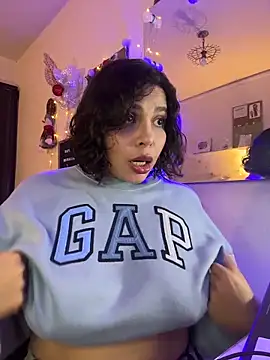 GigiiStone online show from December 15, 11:43 pm