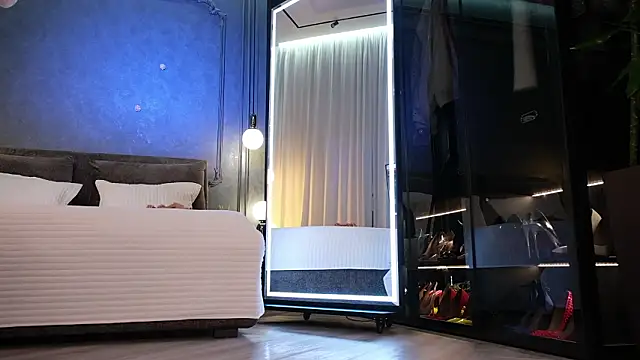 Rikka Moore online show from February 19, 10:15 am