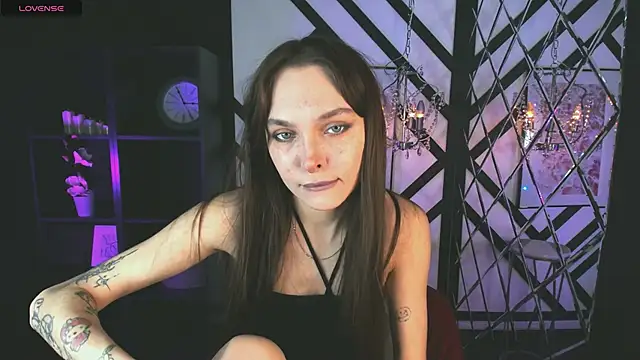 ChloeSunny online show from May 6, 5:55 am
