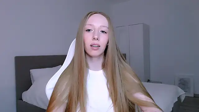 Luna insniity online show from February 17, 9:03 pm