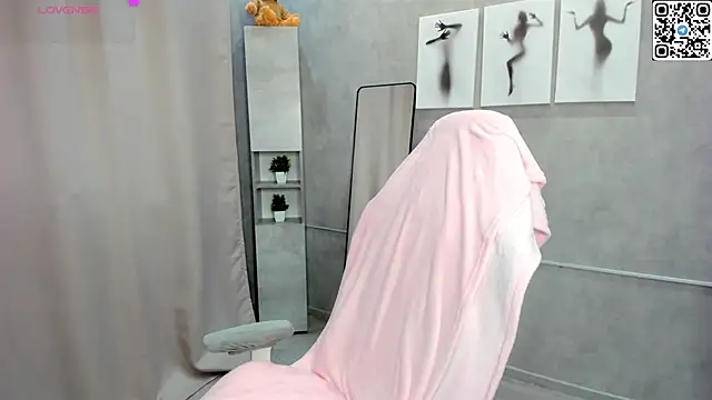 Donna Evans online show from March 6, 12:28 am