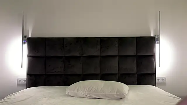 NotElis online show from October 2, 4:34 pm