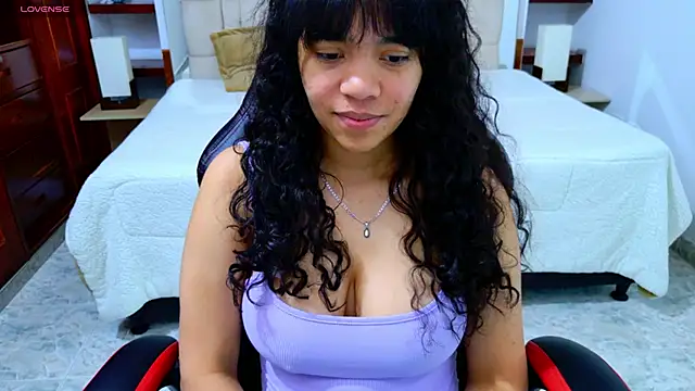 laureentt  online show from December 18, 3:11 am